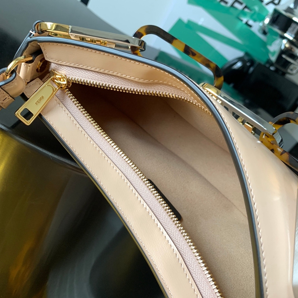 スーパーコピーブランドバッグ着用イメージ